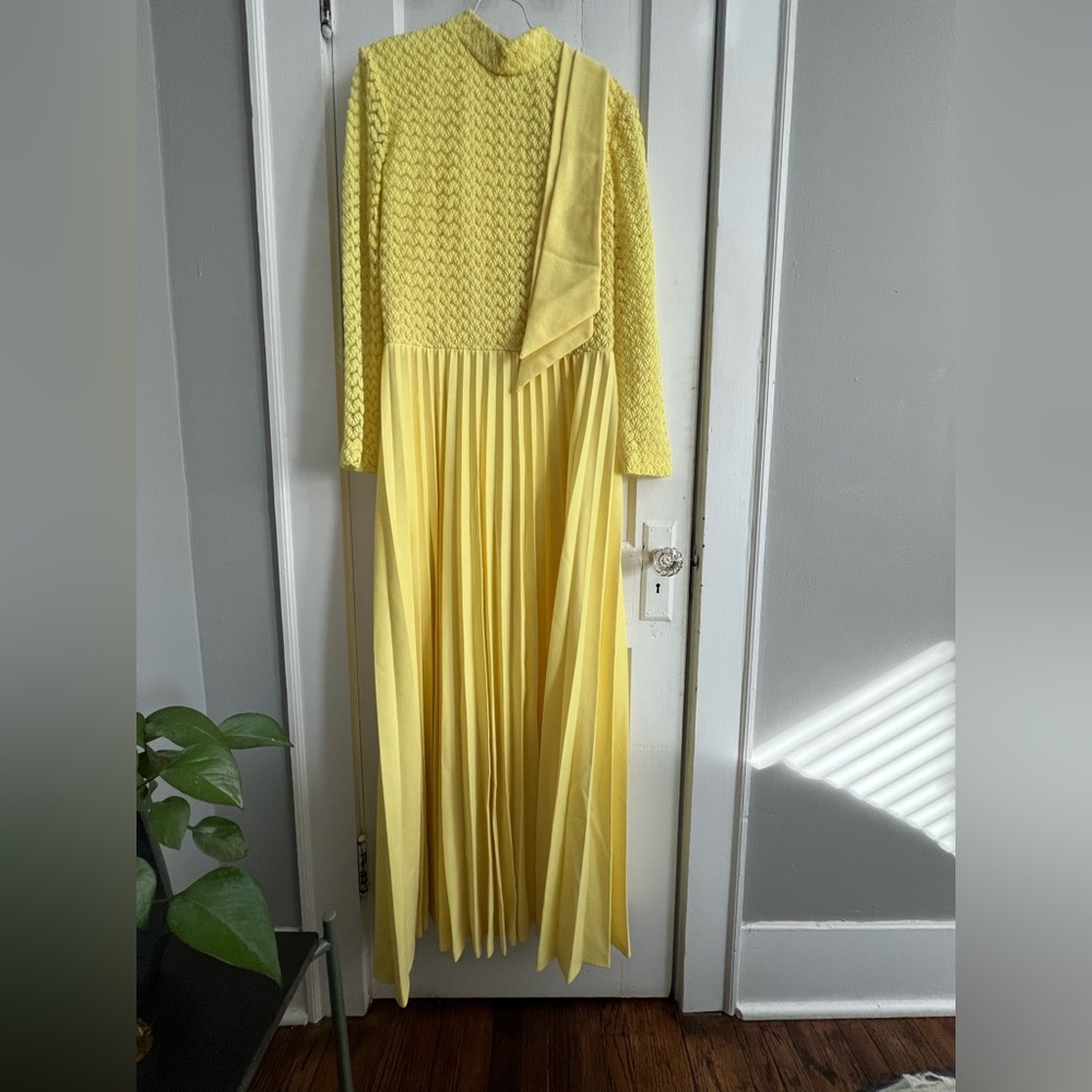 Elegant Yellow Women's Dress